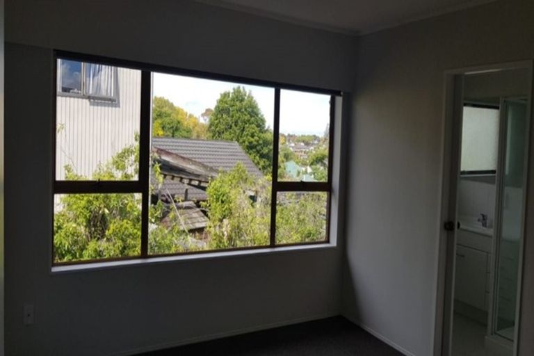 Photo of property in 71 Prince Regent Drive, Half Moon Bay, Auckland, 2012
