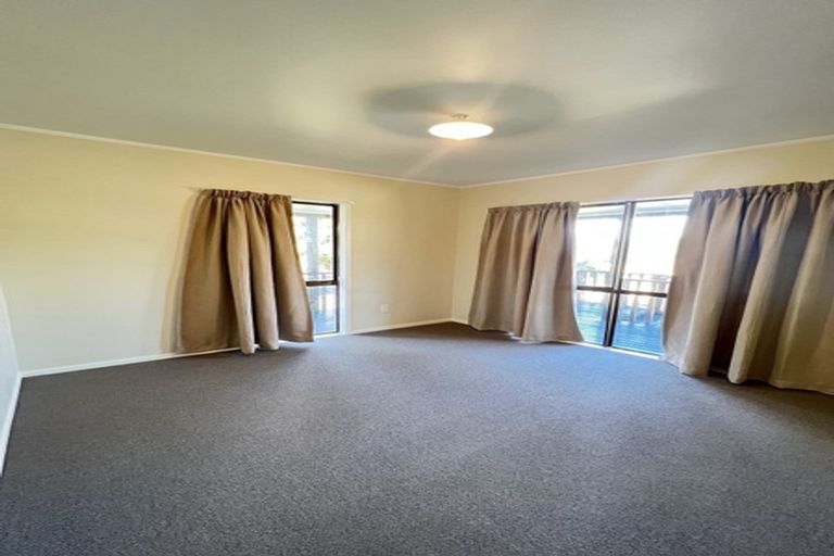 Photo of property in 2 West Harbour Drive, West Harbour, Auckland, 0618