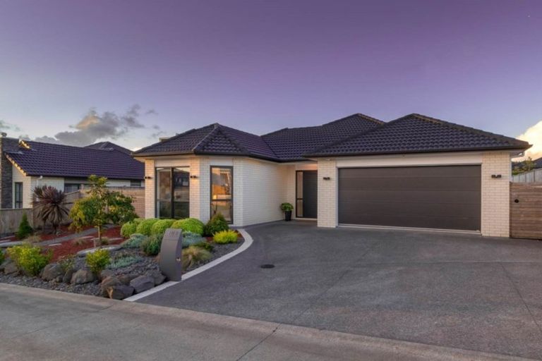 Photo of property in 102 Tapu Road, Huapai, Kumeu, 0810