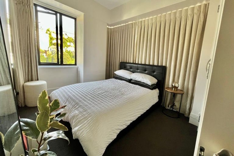 Photo of property in St Peters Apartments, 7e/192 Willis Street, Te Aro, Wellington, 6011