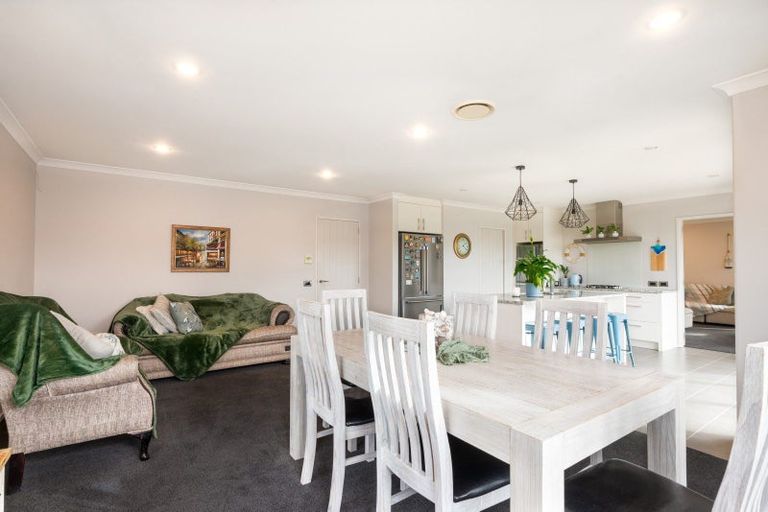 Photo of property in 90 Dalmore Way, Acacia Bay, Taupo, 3385