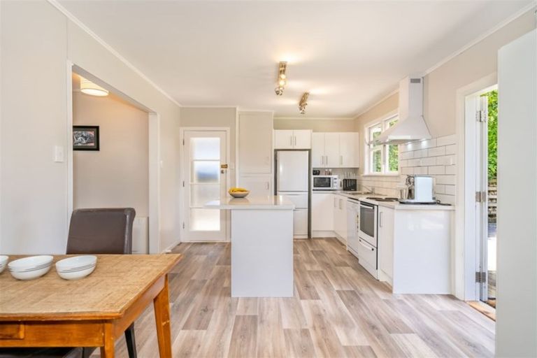 Photo of property in 5 Whangakoko Grove, Birchville, Upper Hutt, 5018