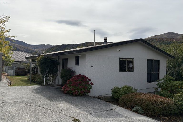 Photo of property in 18 Hood Crescent, Arrowtown, 9302