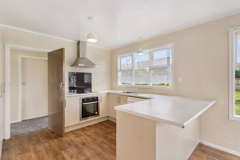 Photo of property in 26 Ray Small Drive, Papakura, 2110