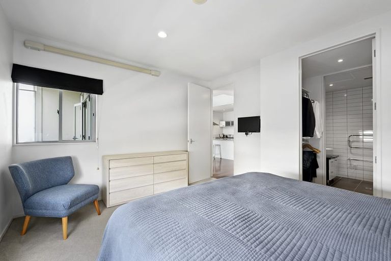Photo of property in Zenith Apartments, 402/10 Fox Street, Parnell, Auckland, 1052