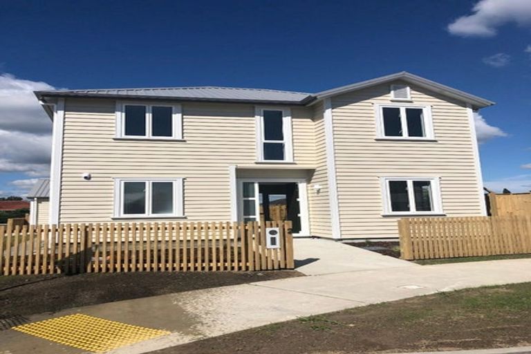 Photo of property in 2 Riroriro Close, Papakura, 2110