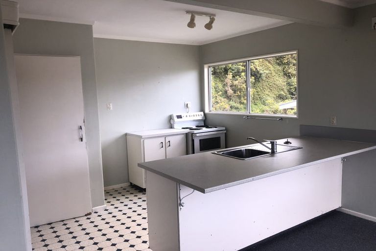 Photo of property in 1/6 Mataroa Avenue, Northland, Wellington, 6012