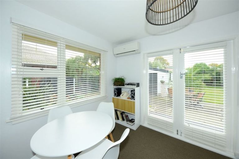 Photo of property in 338 Memorial Avenue, Burnside, Christchurch, 8053