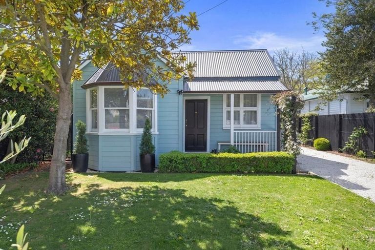 Photo of property in 139 Holly Road, St Albans, Christchurch, 8014