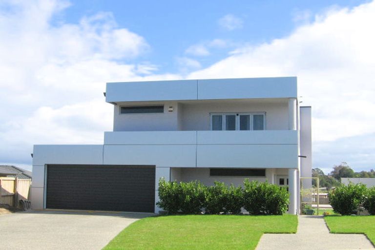 Photo of property in 24 Mackwell Road, Fairview Heights, Auckland, 0632