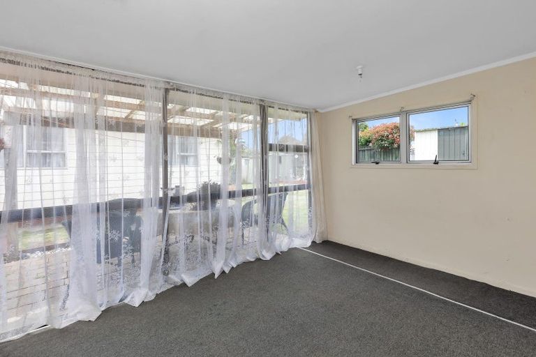 Photo of property in 16 Deveron Street, Regent, Whangarei, 0112