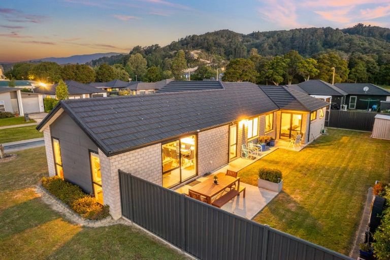 Photo of property in 3 Te Kaeaea Crescent, Wallaceville, Upper Hutt, 5018