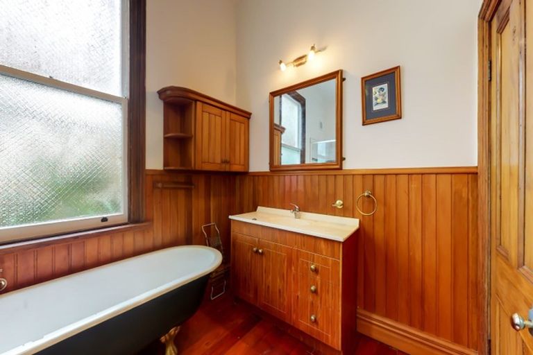 Photo of property in 145 Glenmore Street, Kelburn, Wellington, 6012