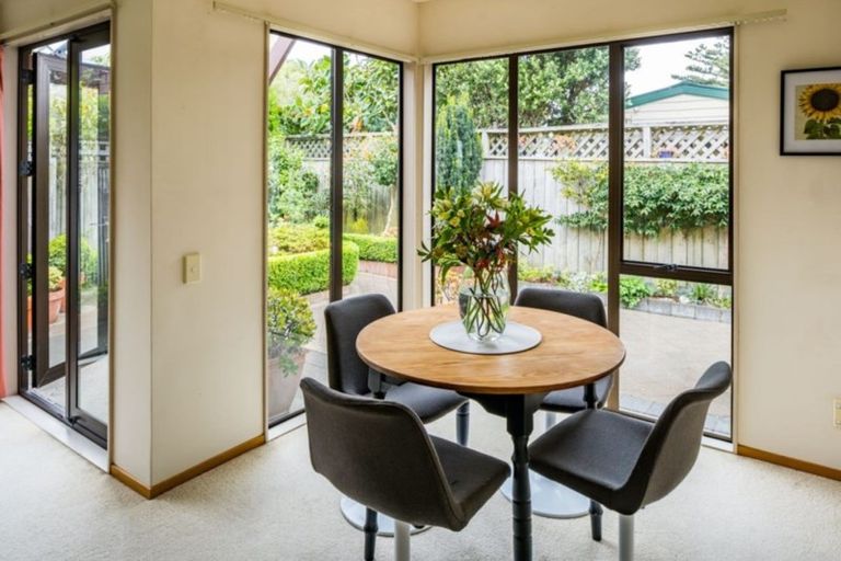 Photo of property in 4/130 Muritai Road, Eastbourne, Lower Hutt, 5013