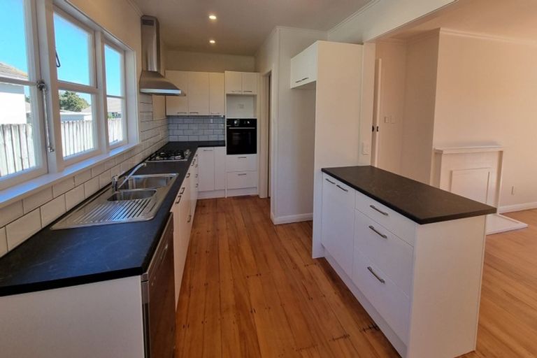 Photo of property in 27 Kenney Crescent, Fairfield, Hamilton, 3214