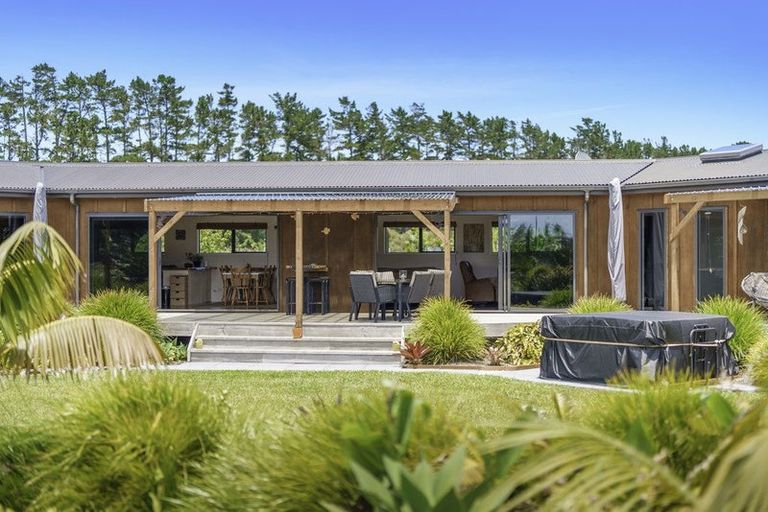 Photo of property in 4037b Far Road North, Pukenui, 0484