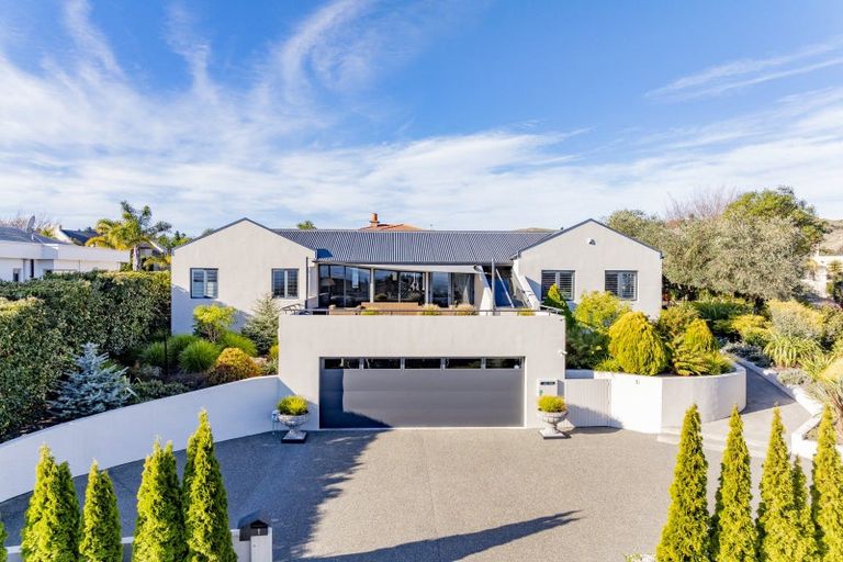 Photo of property in 1 Hikanui Place, Havelock North, 4130
