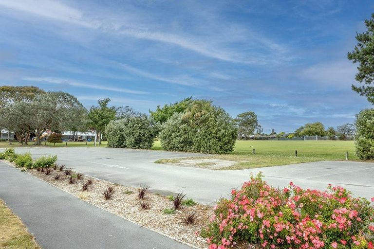 Photo of property in 1/84 Queenspark Drive, Parklands, Christchurch, 8083