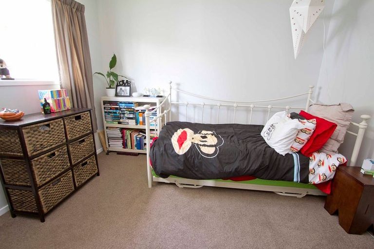 Photo of property in 1/127 Atkinson Road, Titirangi, Auckland, 0604