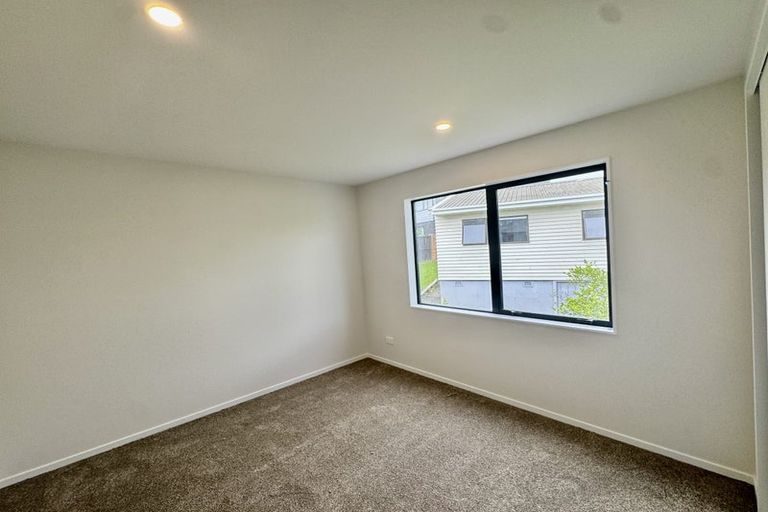 Photo of property in 5 Raphael Place, West Harbour, Auckland, 0618