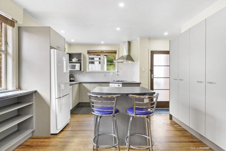 Photo of property in 33 Raukawa Street, Strathmore Park, Wellington, 6022