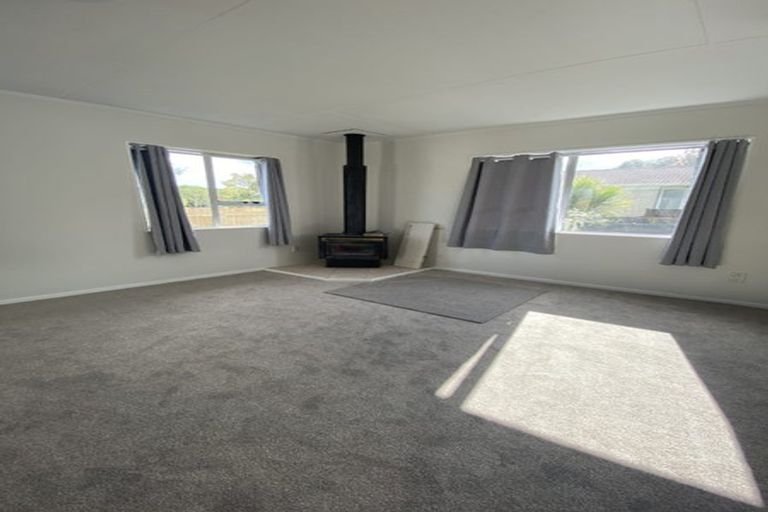 Photo of property in 37 Seaward Place, Wattle Downs, Auckland, 2103