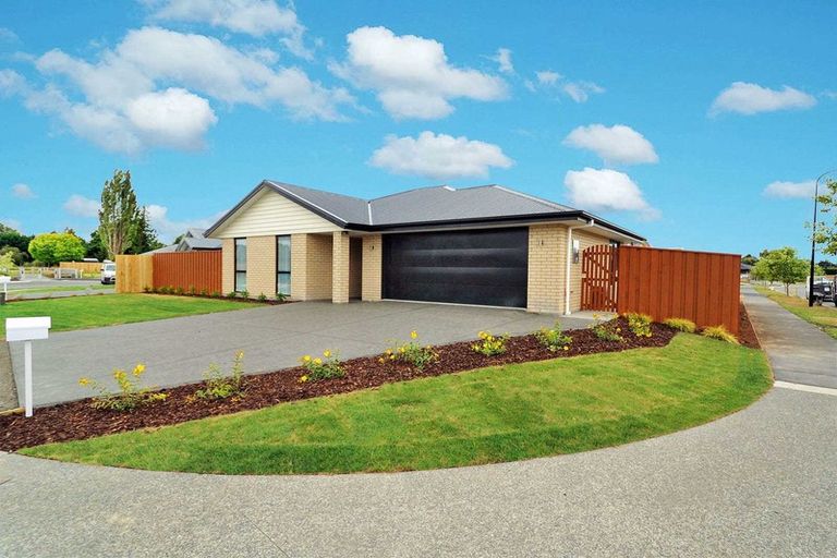 Photo of property in 2 Keeper Close, Woodend, 7610