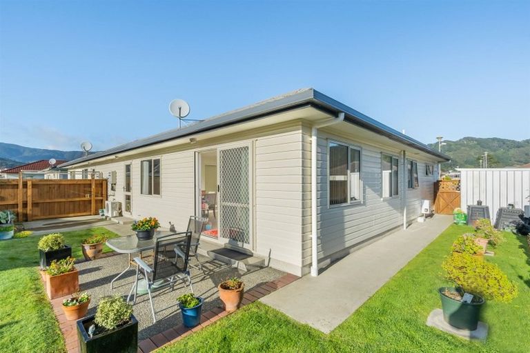 Photo of property in 2 Woodland Mews, Wainuiomata, Lower Hutt, 5014