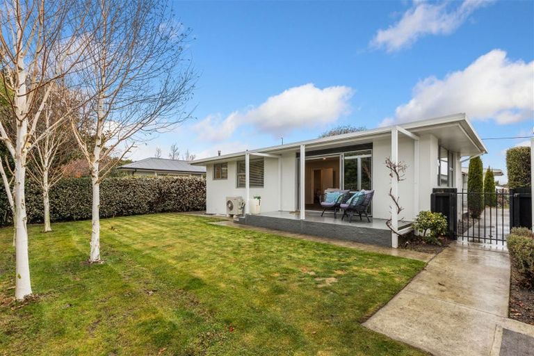 Photo of property in 2/57 Mcfaddens Road, St Albans, Christchurch, 8052