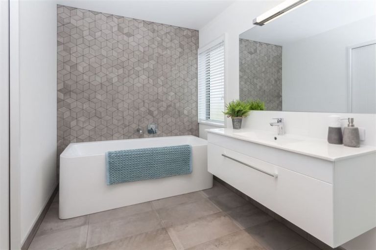 Photo of property in 57 Rannoch Drive, Broomfield, Christchurch, 8042