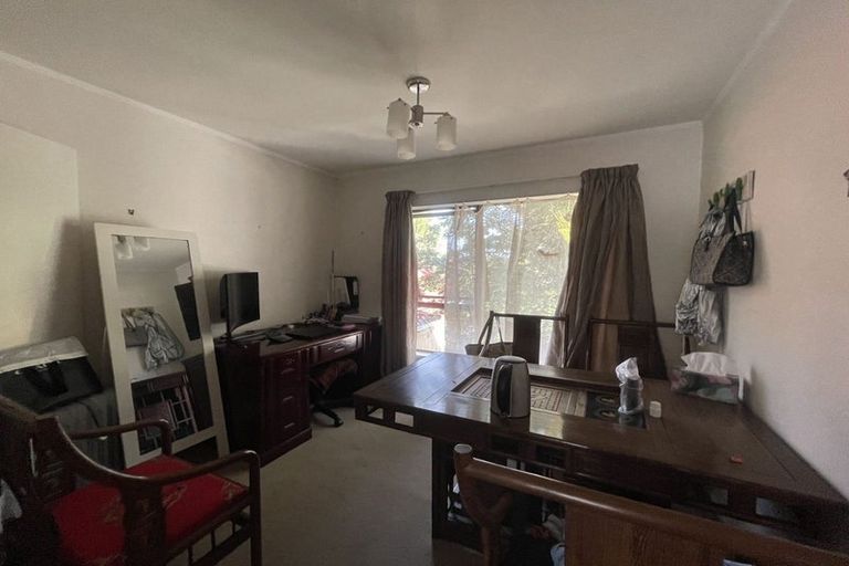 Photo of property in 1/2 Brian Avenue, Forrest Hill, Auckland, 0620