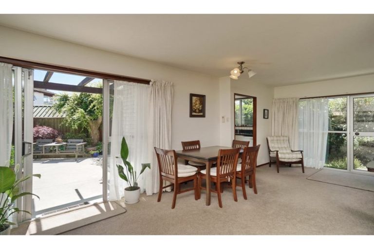 Photo of property in 2/9 Larkhill Place, Russley, Christchurch, 8042