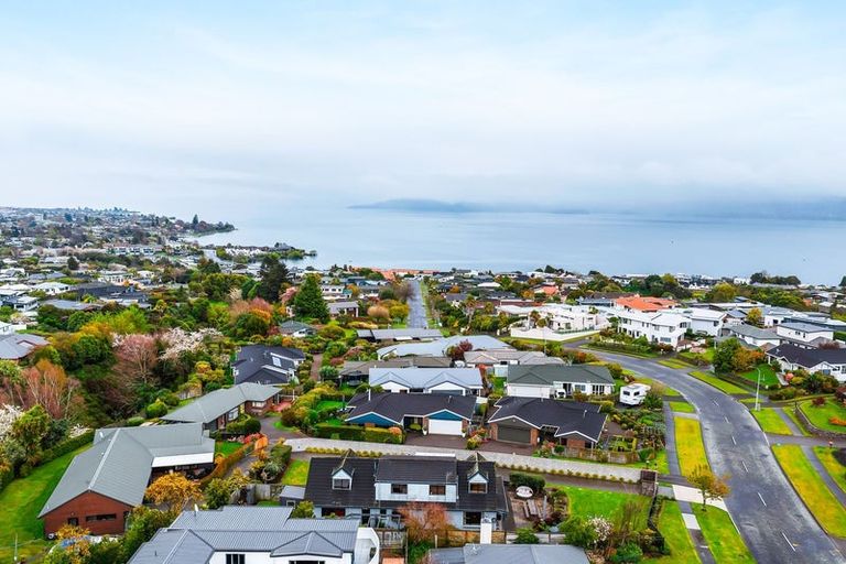 Photo of property in 83 Harvey Street, Waipahihi, Taupo, 3330