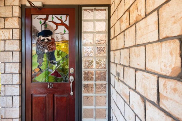 Photo of property in 10 Fairway Avenue, Mount Maunganui, 3116