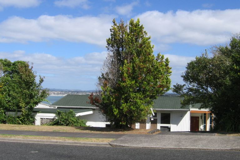 Photo of property in 39 Hadfield Street, Beach Haven, Auckland, 0626