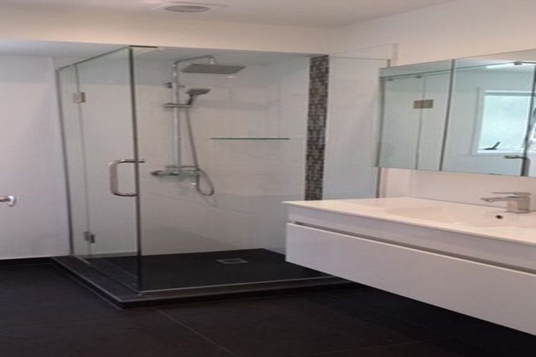 Photo of property in 27 Park Hill Road, Birkenhead, Auckland, 0626