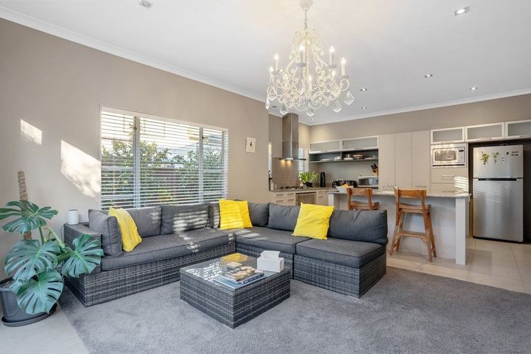 Photo of property in 5 Chateau Rise, Flat Bush, Auckland, 2016