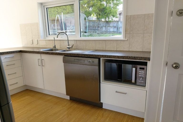 Photo of property in 11 Emirau Place, Glenfield, Auckland, 0629