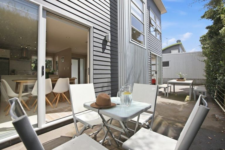 Photo of property in 32c Gilbert Street, New Plymouth, 4310