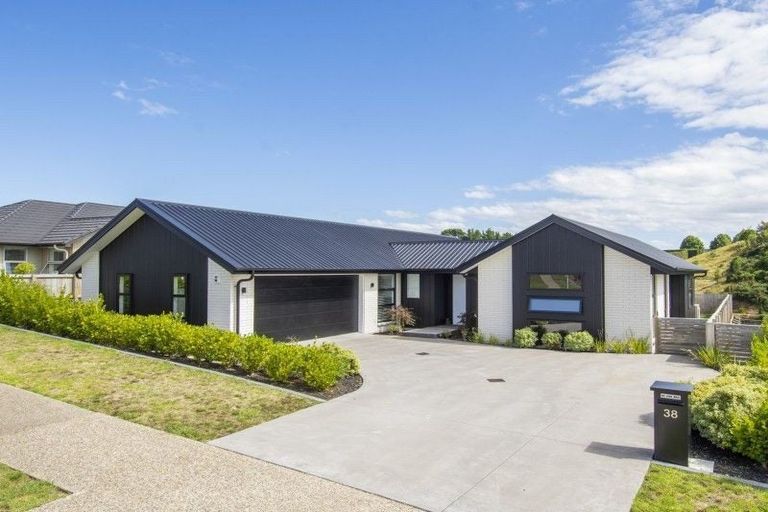 Photo of property in 38 Puhirake Crescent, Pyes Pa, Tauranga, 3112