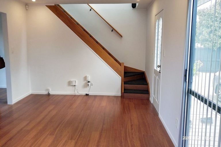 Photo of property in 2/86 Aviemore Drive, Highland Park, Auckland, 2010