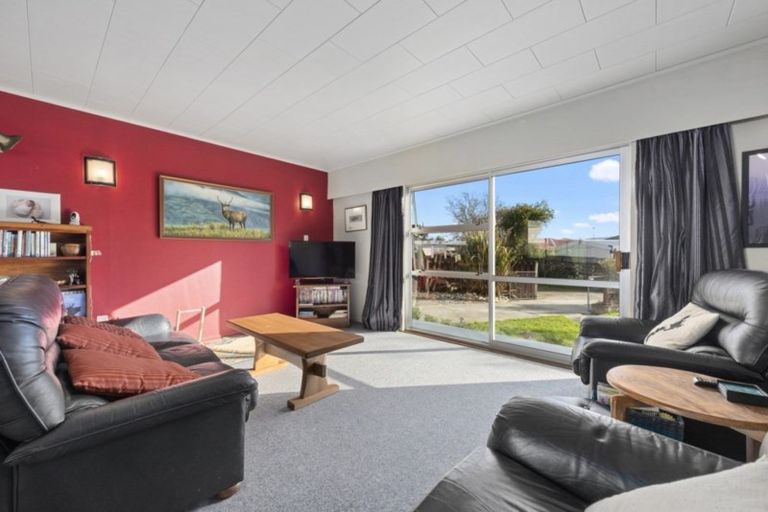 Photo of property in 54 Hillside Drive, Maoribank, Upper Hutt, 5018