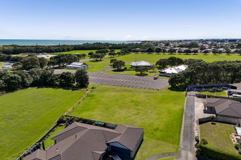 Photo of property in 25a Dolphin Parade, Bell Block, New Plymouth, 4312