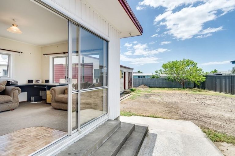 Photo of property in 3 Curling Crescent, Onekawa, Napier, 4110