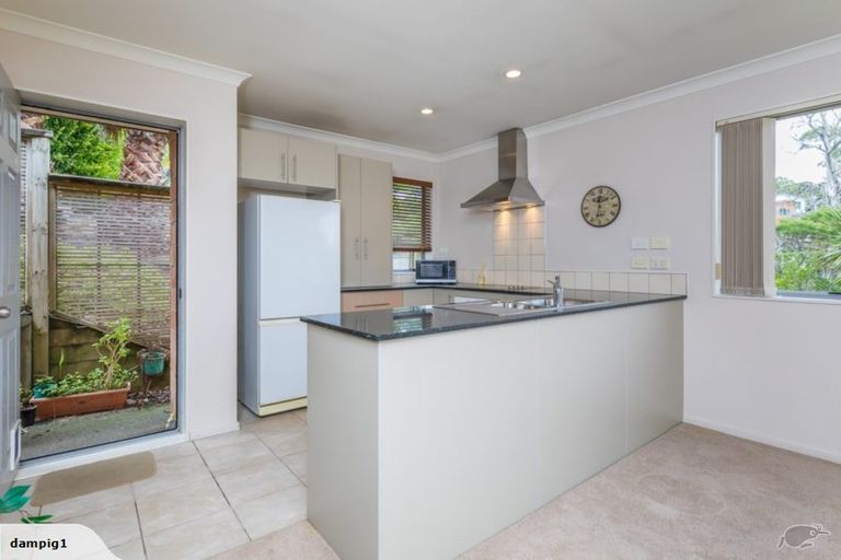 Photo of property in 25 Condor Place, Unsworth Heights, Auckland, 0632