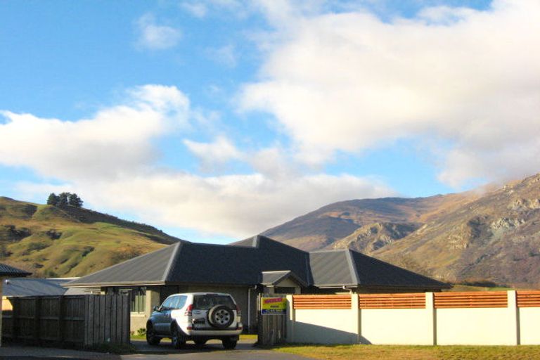 Photo of property in 14 Ada Place, Lake Hayes, Queenstown, 9304