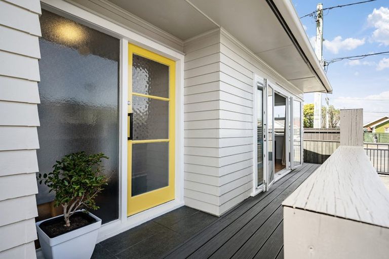 Photo of property in 143a Rongotai Road, Kilbirnie, Wellington, 6022