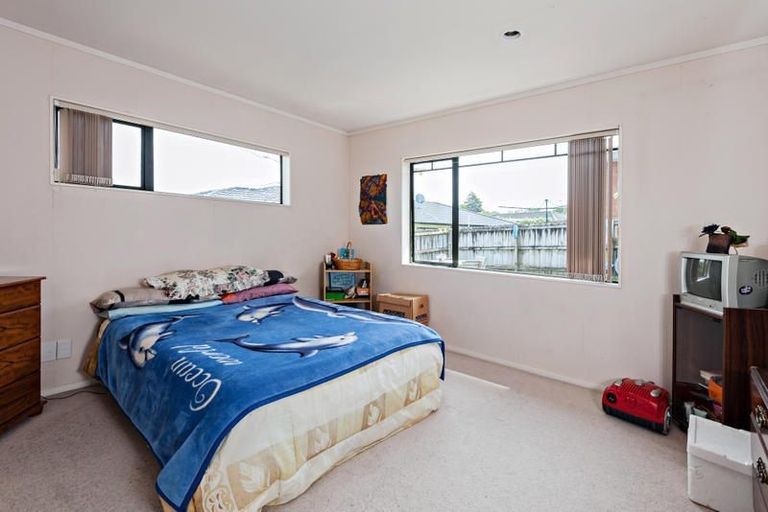 Photo of property in 21 Ginders Drive, Massey, Auckland, 0614