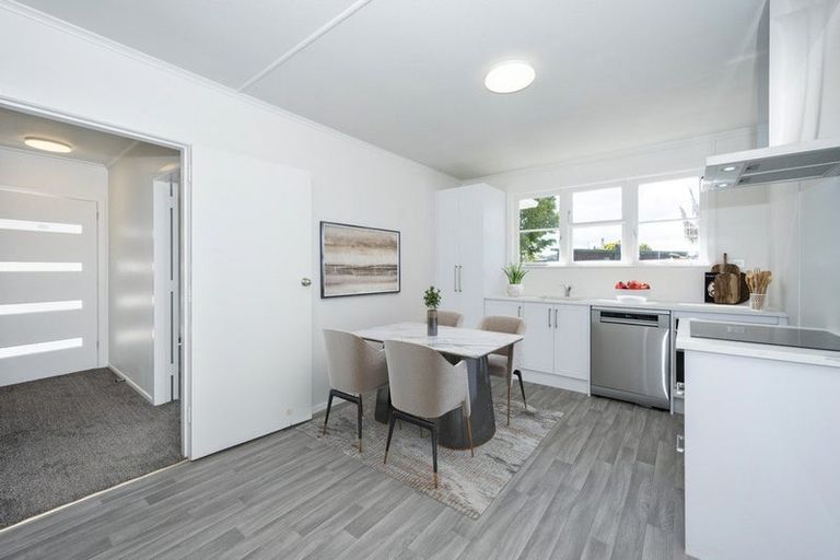 Photo of property in 1/494 Swanson Road, Ranui, Auckland, 0612