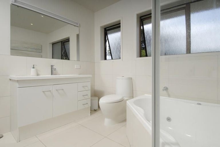 Photo of property in 2/533 Beach Road, Murrays Bay, Auckland, 0630
